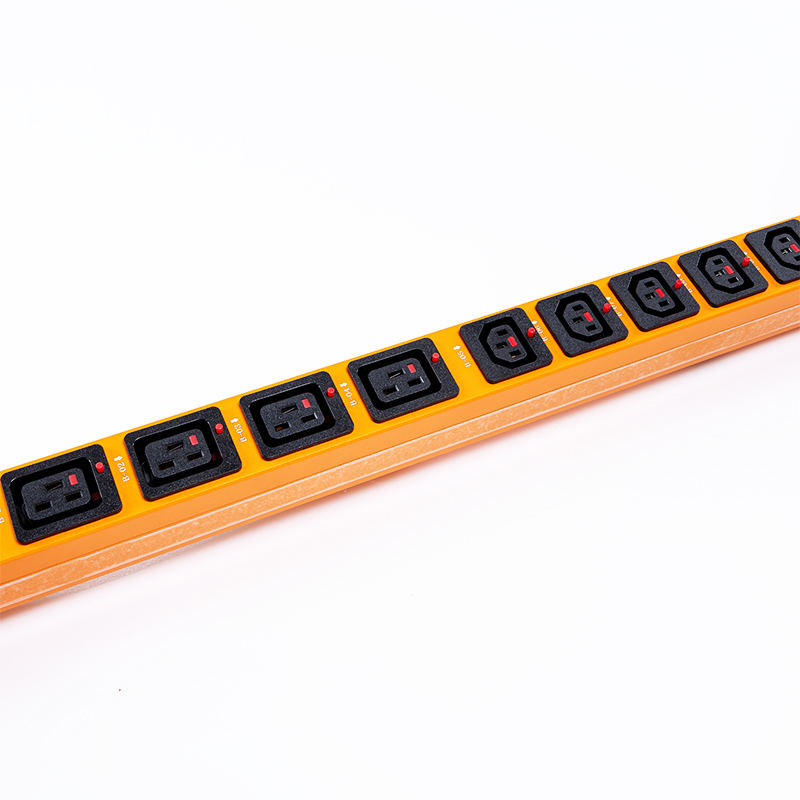 20 ช่อง IEC C13 IEC C19 ล็อคซ็อกเก็ต 1U Hot swappable ตัวบ่งชี้แนวตั้ง RS485 Metered Rack PDU