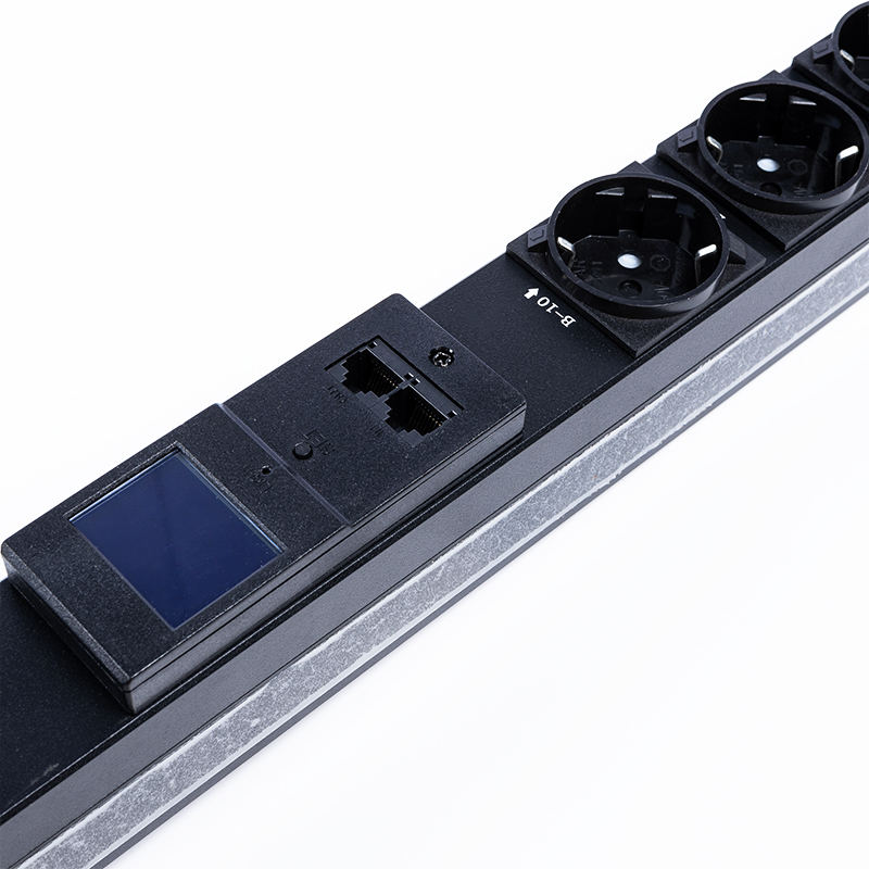 18 ช่องจ่ายไฟเยอรมนี 1U ระบบป้องกันไฟกระชากแบบ Hot Swappable RS485 Metered Rack PDU