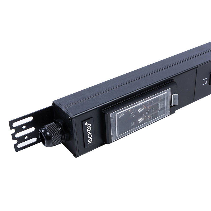 24 ช่อง 3 เฟส IEC C13 & C19 ล็อคซ็อกเก็ต 1.5U Liquid Magnetic Circuit Breaker แนวตั้ง Hot swappable RS485 เมตรRack PDU