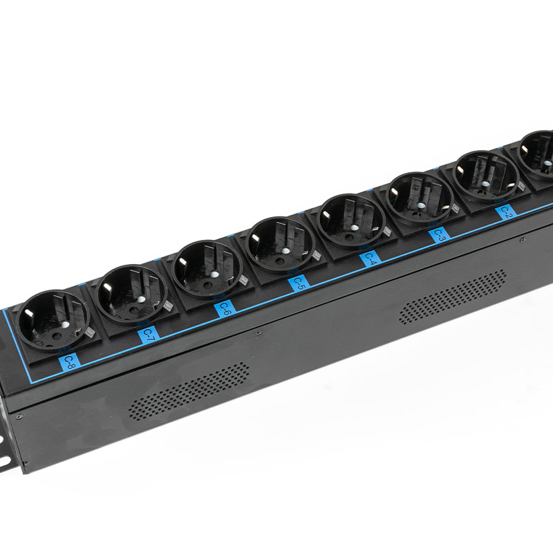 วงจรแม่เหล็กไฮดรอลิก 16-Outlet เซ็นเซอร์ TCP/IP แนวตั้ง eco Smart Rack Pdu