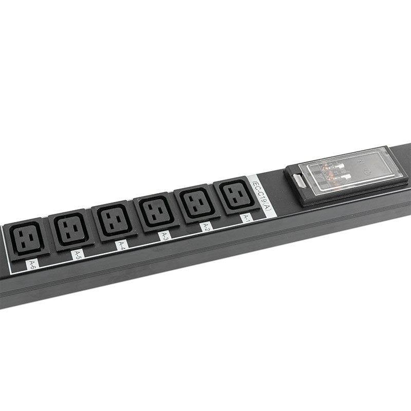 20-Outlet C13 C19 เซ็นเซอร์ TCP/IP แนวตั้ง eco Smart Rack Pdu