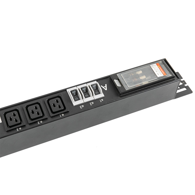 3 เฟส 10-Outlet C13 C19 แนวตั้ง Breaker Overload Protection Switched Rack Pdu