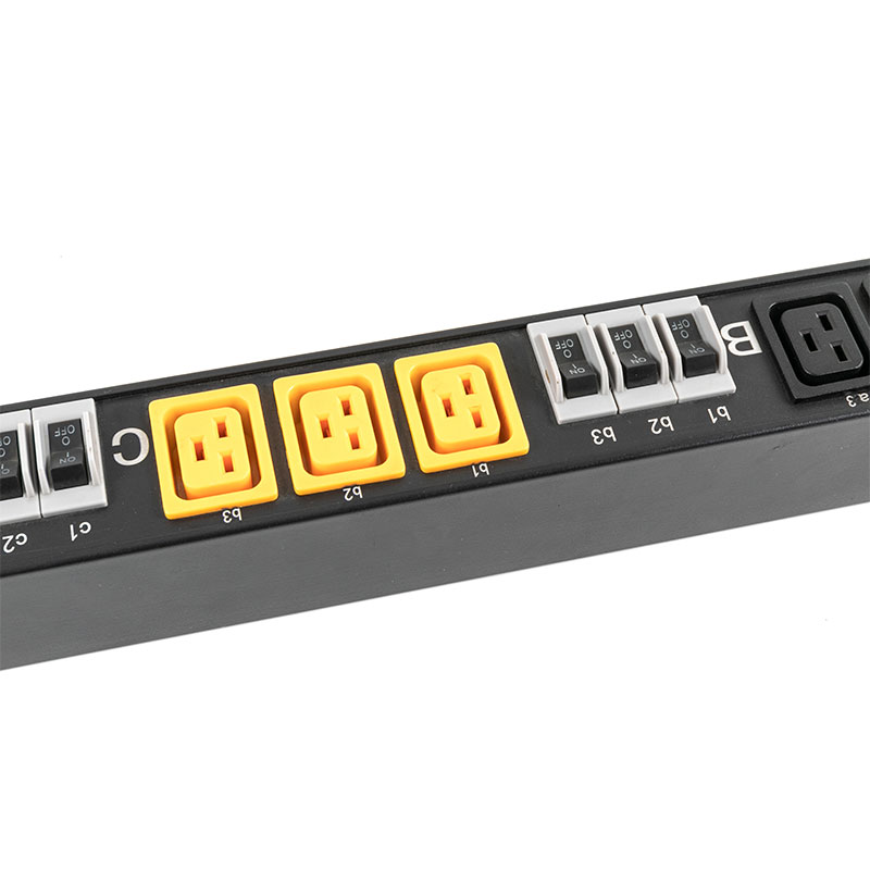 3 เฟส 10-Outlet C13 C19 แนวตั้ง Breaker Overload Protection Switched Rack Pdu