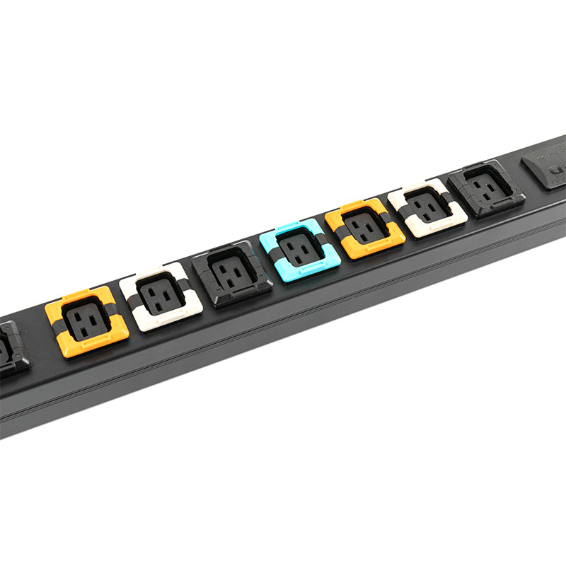 19-Outlet C13 C19 เบรกเกอร์แนวตั้ง 3 SPD Switched Rack Pdu