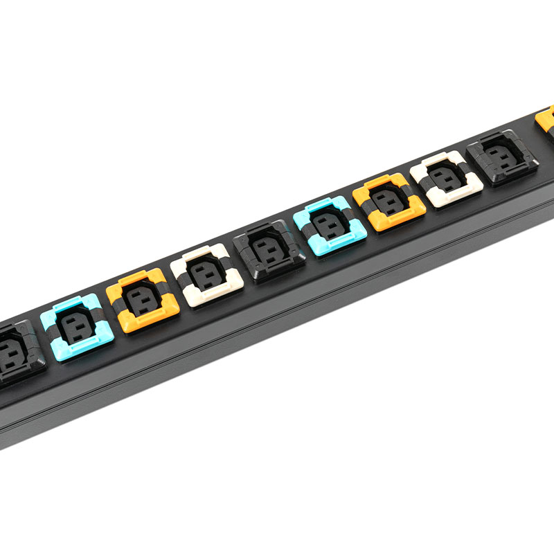 19-Outlet C13 C19 เบรกเกอร์แนวตั้ง 3 SPD Switched Rack Pdu