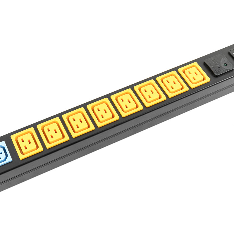 24-Outlet C13x16 C19x8 แนวตั้งดิจิตอลเครื่องวัดแรงดันไฟฟ้า Breaker SPD Switched Rack Pdu