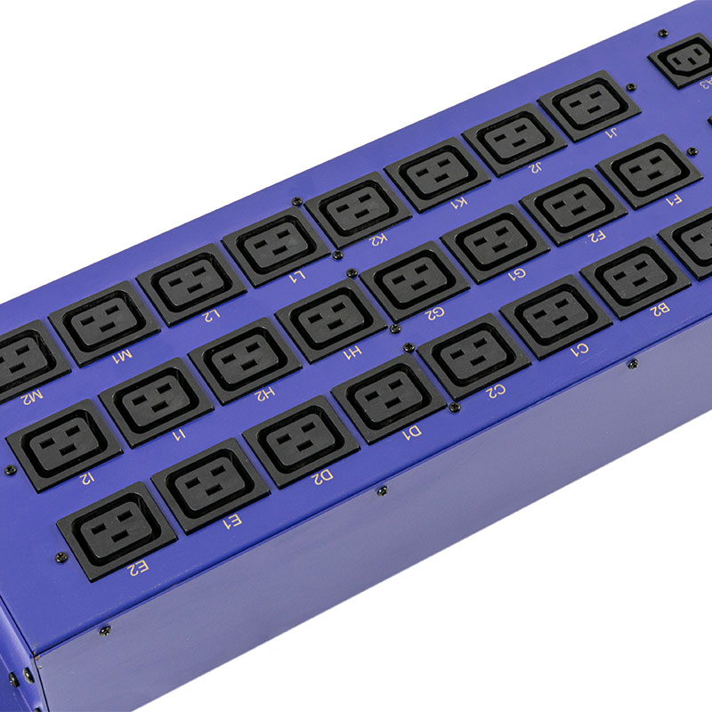 3 เฟส 27-Outlet C13 C19 เบรกเกอร์แนวตั้งแบบสวิตช์ Pdu